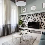 아파트 Elegant Duplex Near Greenery 부다페스트
