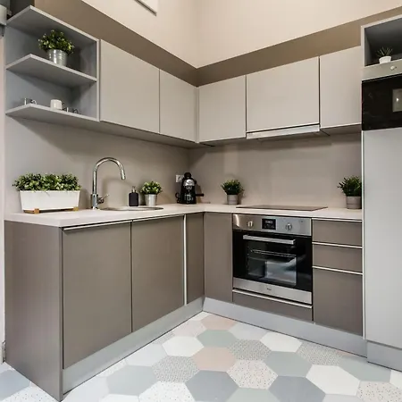 Elegant Duplex Near Greenery Apartment *