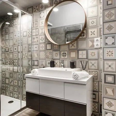 Elegant Duplex Near Greenery Apartment *