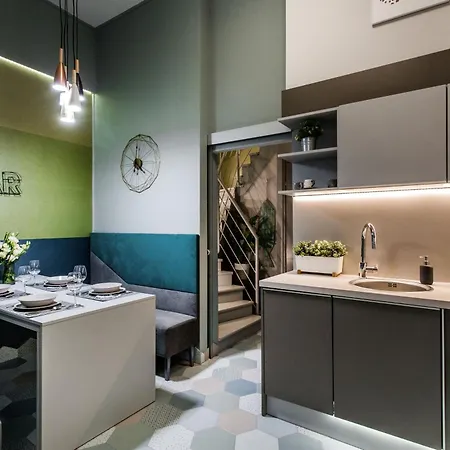 Elegant Duplex Near Greenery Apartment *
