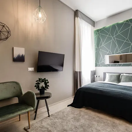 Elegant Duplex Near Greenery Apartment *