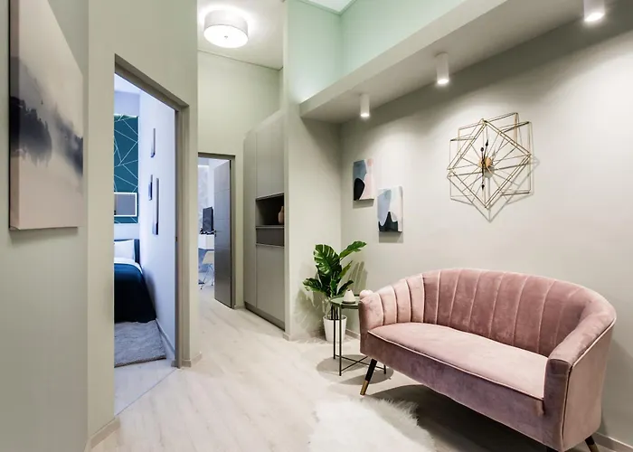 Elegant Duplex Near Greenery *